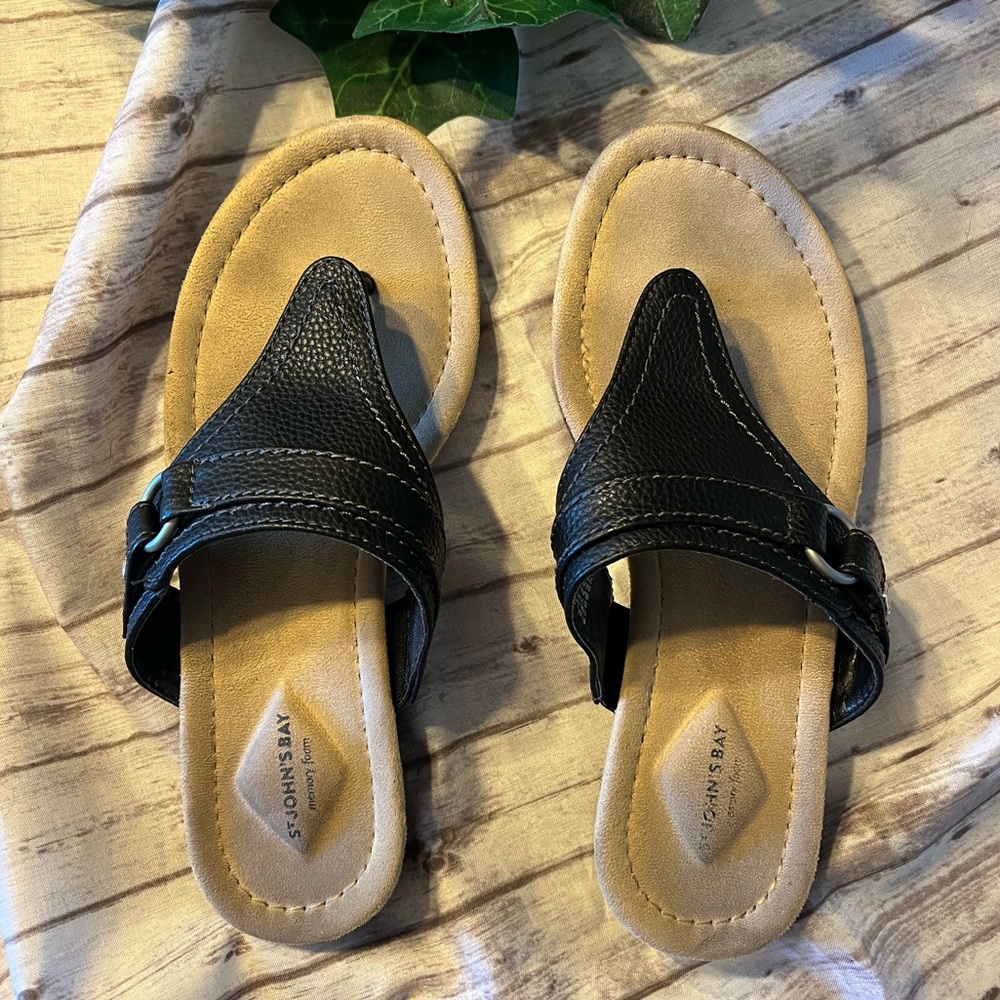 👠St. John’s Bay Memory Foam Black Sandals Size 6 1/2 M